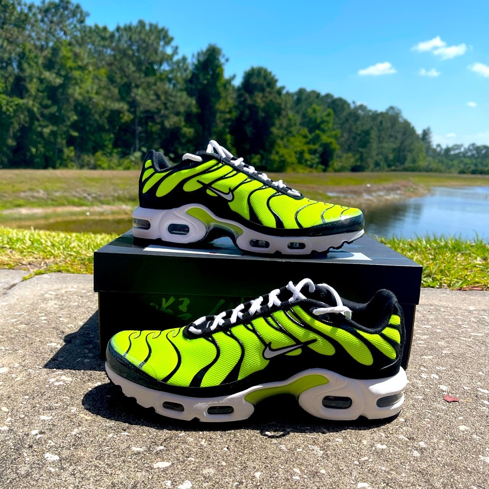 Nike air max plus ‘hot lime’